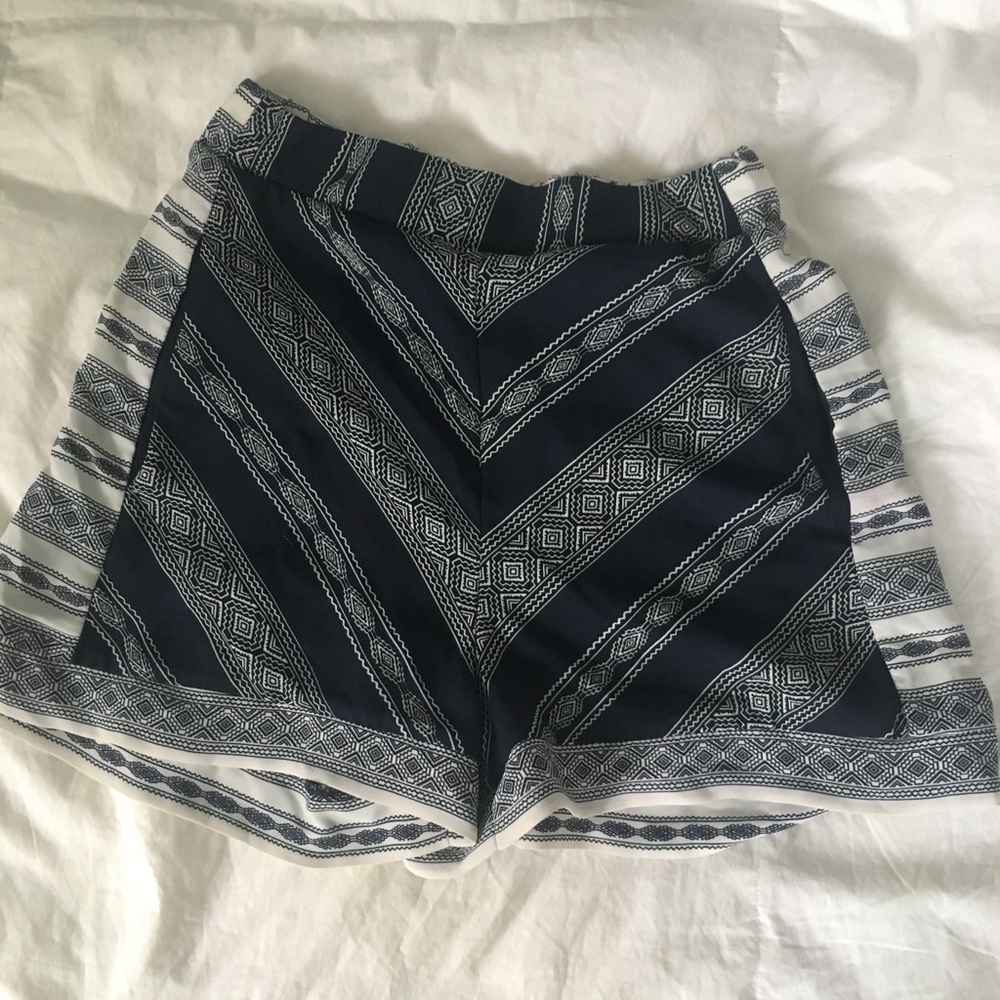 Flowy patterned shorts